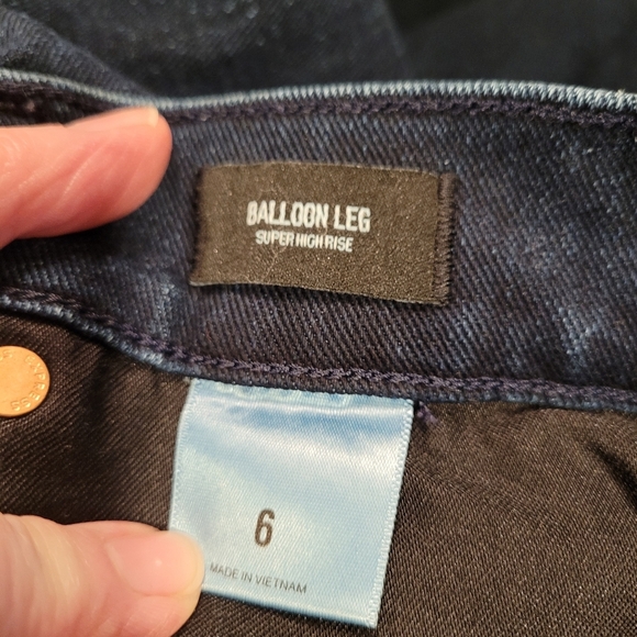 EXPRESS barrell leg super high rise cropped jeans - 6. D16 - Picture 2 of 6